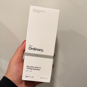 The Ordinary Glycolic Acid 7% Toning Solution - White and Gray